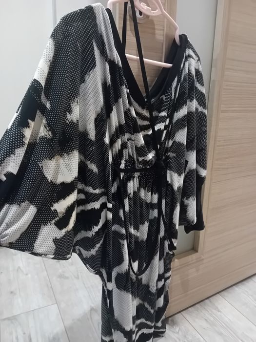 Страхотна рокля с ръкав тип Прилеп