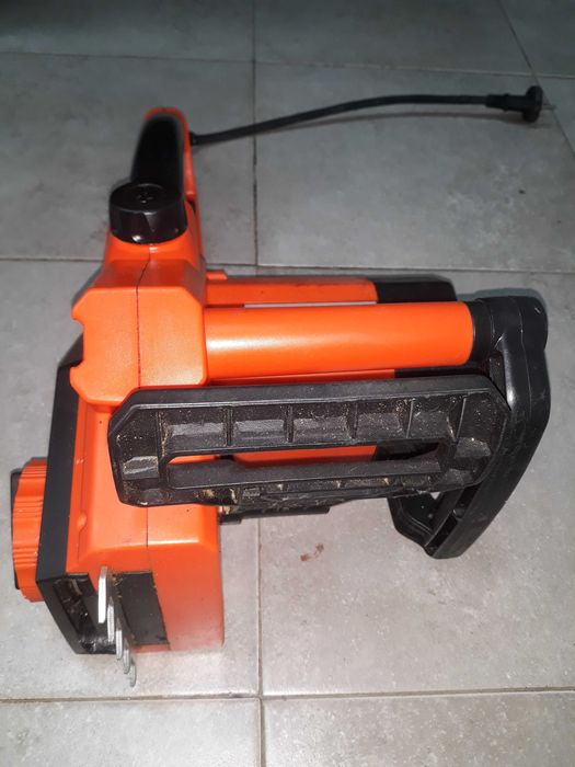 Електрическа резачка за дърва Акита