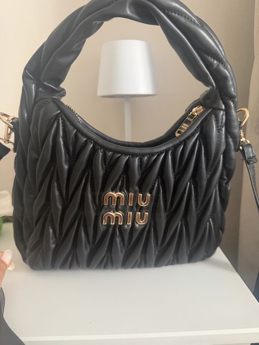 Черна чанта Miu Miu с къса и дълга дръжка