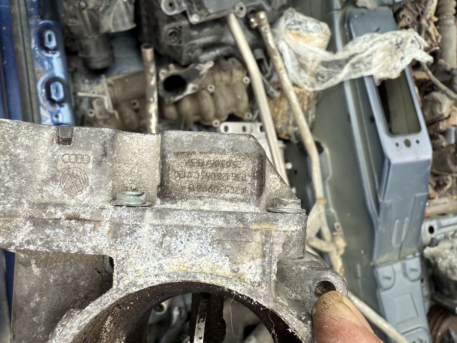 Дроселова клапа дросел Vw touran golf passat caddy 2.0tdi 1.9tdi