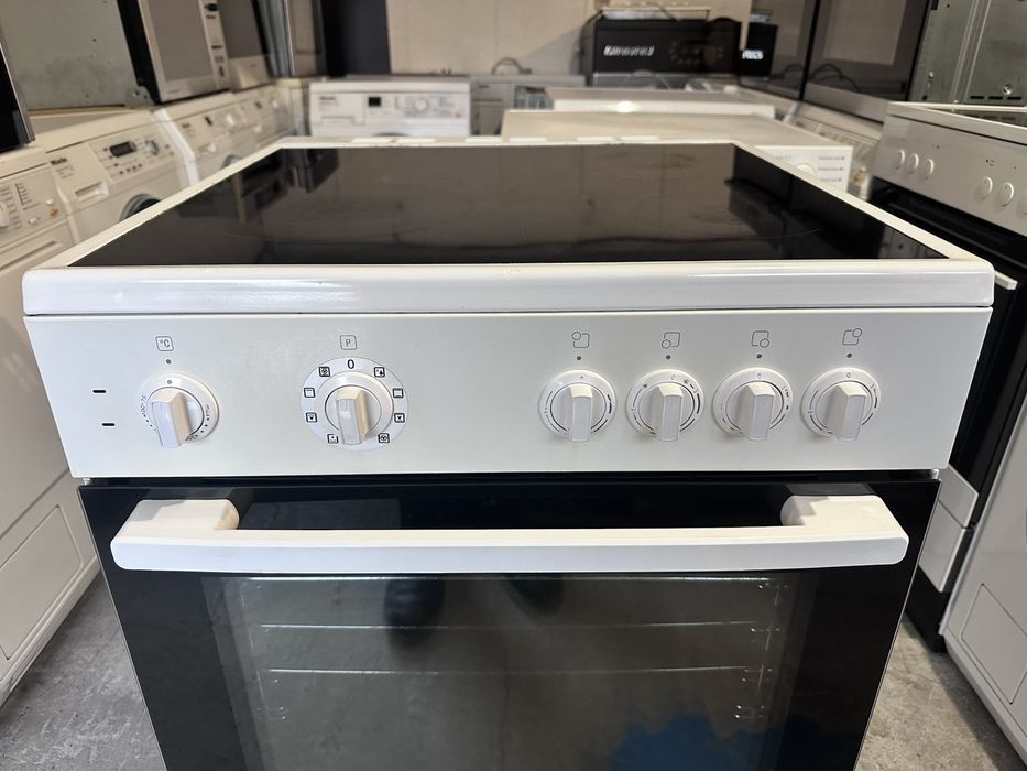 Печка +гаранция. Керамичен плот, конвекция. Безплатна доставка в София