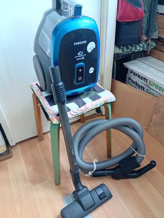 Пылесос 1800w.в хорошем состоянии