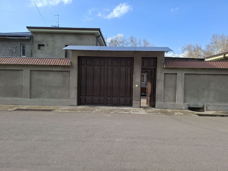 Kottedj sotiladi.