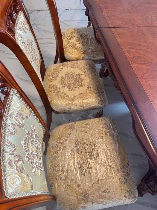 Продам стол и 8 стулья