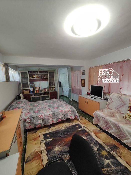 Масивна сграда за продажба – автосервиз плюс два жилищни имота