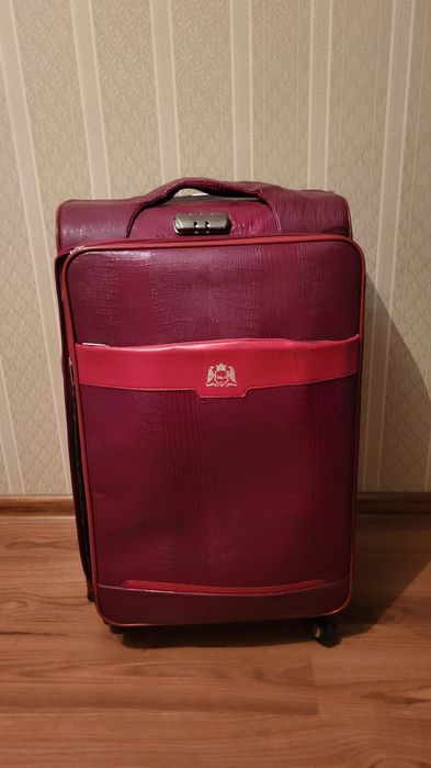 Чемодан продам..