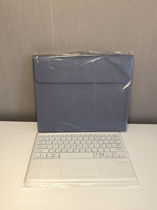 Калъф и клавиатура Ipad