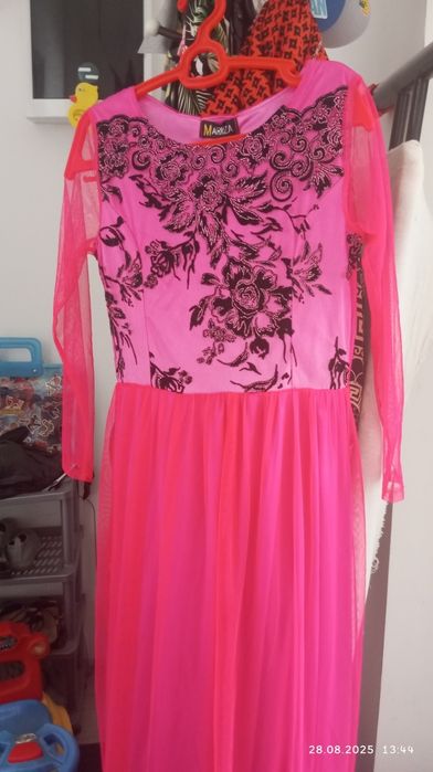 Продам новые платья