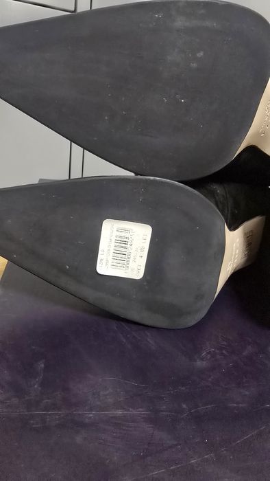 Cizme LeSilla Noi,neincaltate, nr 39, superbe,piele intoarsa+strasuri