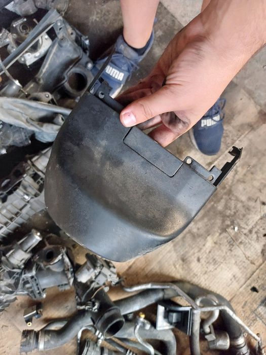 Капак под волана е90 е91 бмв  2.0д 184кс bmw e90 e91 2.0d