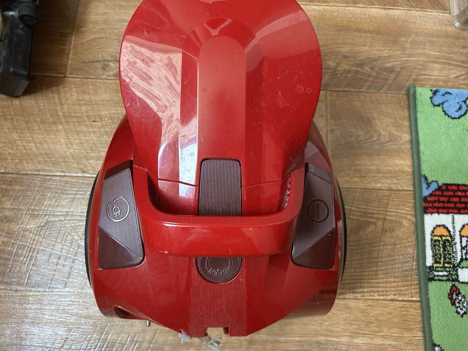 Продаю пылесос тюфал