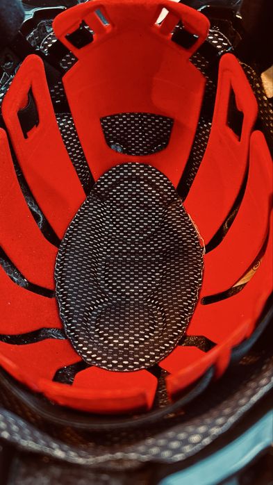 Ски каска Uvex jimm octo+.