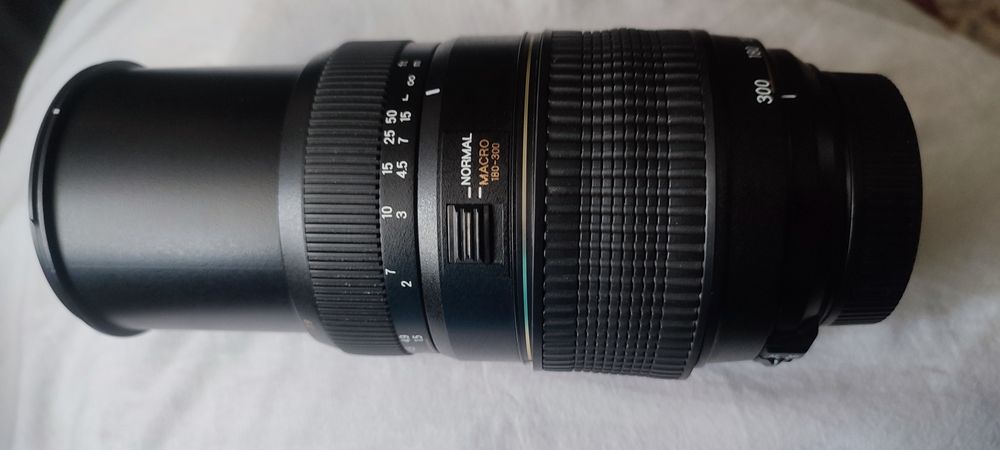Obiectiv Tamron 70-300mm Nikon montură F