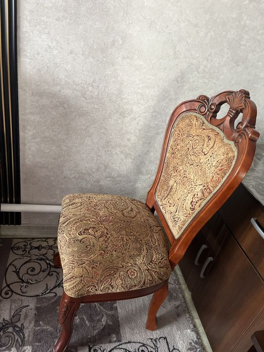 Стол для гостиной