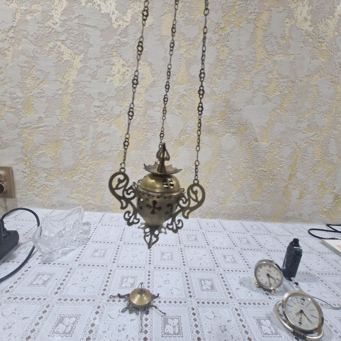 Бронзовое кадило  и будильники часы
