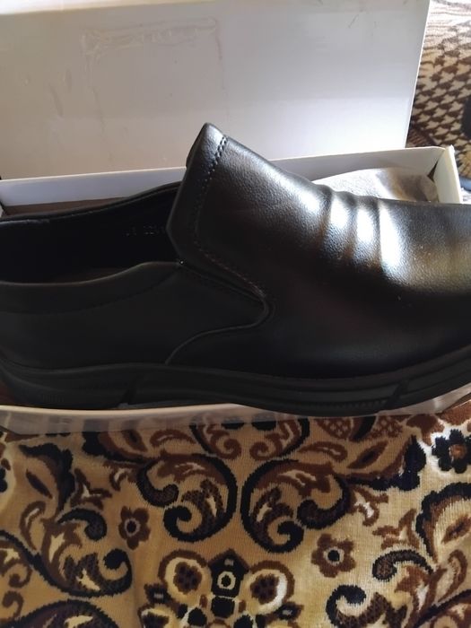 Pantofi piele ecologică .