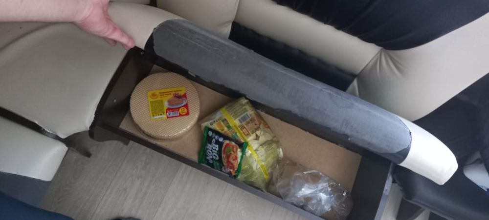 Уголок стол и 4 стула