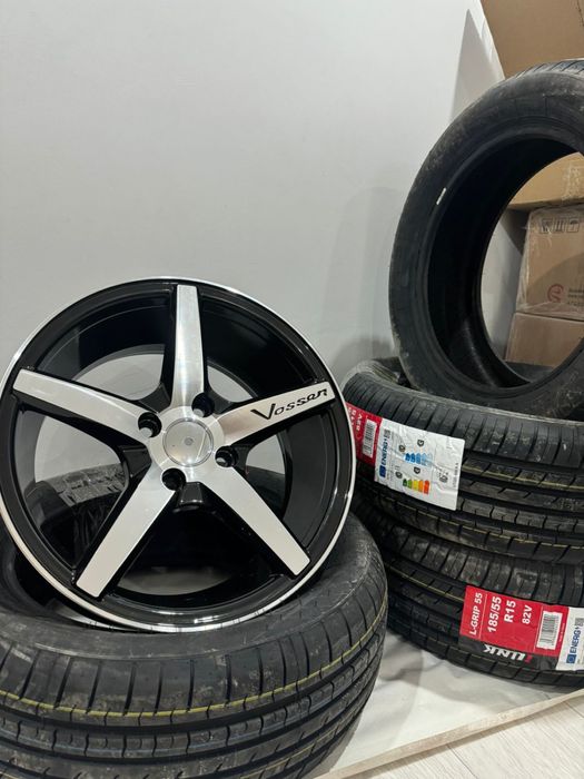 Продам летние шины с дисками Vossen