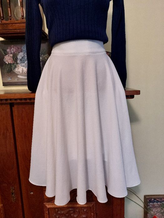 Fusta noua clos, fina si eleganta - din crep de  vascoza