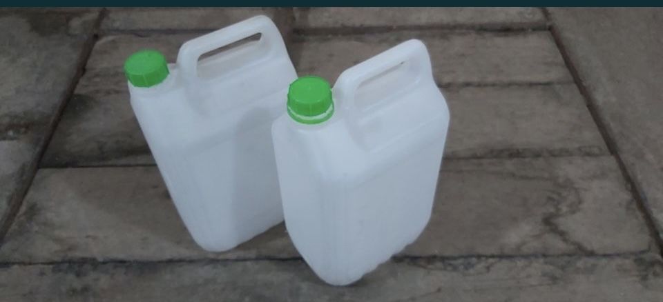 Продам канистры б/у чистые 5л, 20л.