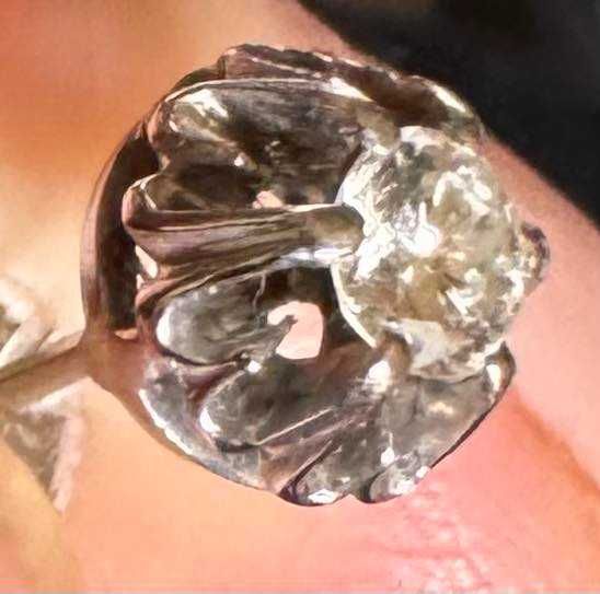 Set complet aur alb 18k cu diamante naturale si certificat.