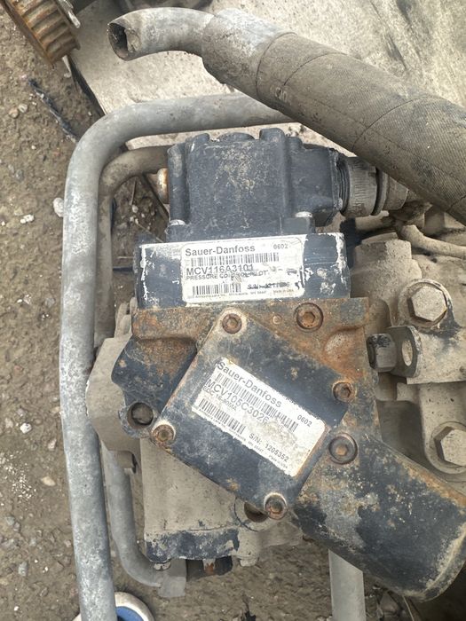 Продается гидронасос в сборе от асфальтоукладчика dynapac