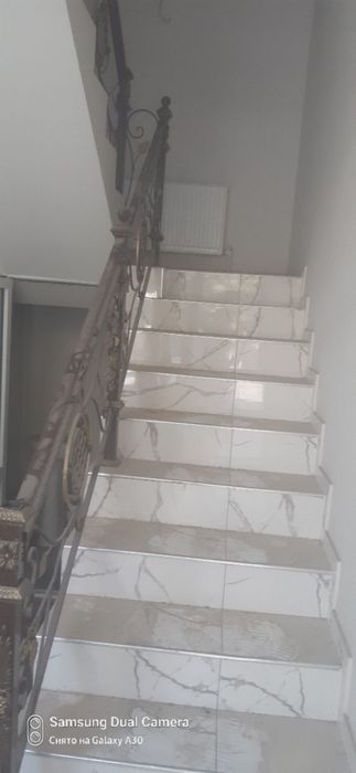 Ikki qavatli savdo do’koni
