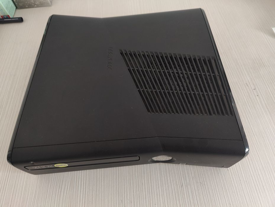 Xbox 360 S - pentru piese