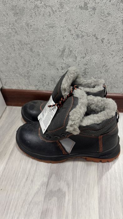 Ботинки рабочие,зимние новые