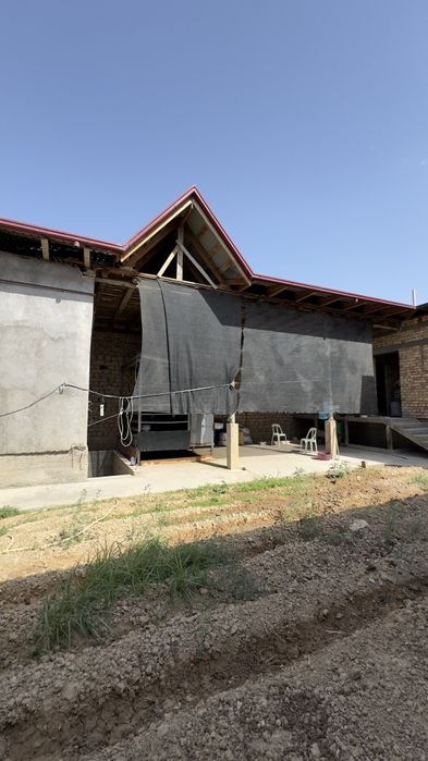 Nazarbek xarakat mahallada 4sotix uy karopka xolatda