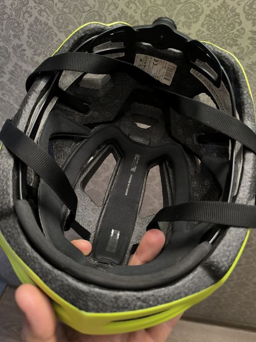 Шлем велосипедный.