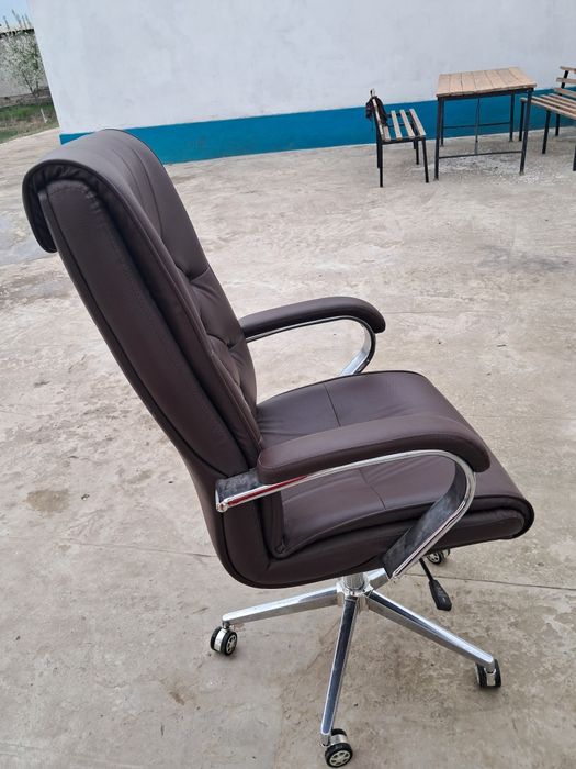 Ofisning kreslo sotiladi xolati yangi umuman ishlatilmagan