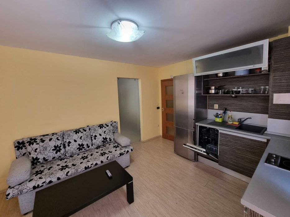 Дава се под наем Двустаен апартамент в Варна, Цветен квартал - 50 кв.м за 498.27 € - Снимка #3