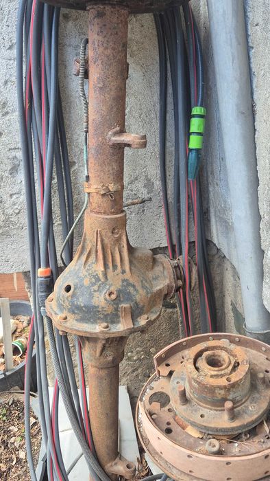 Заден дифренцял за уаз