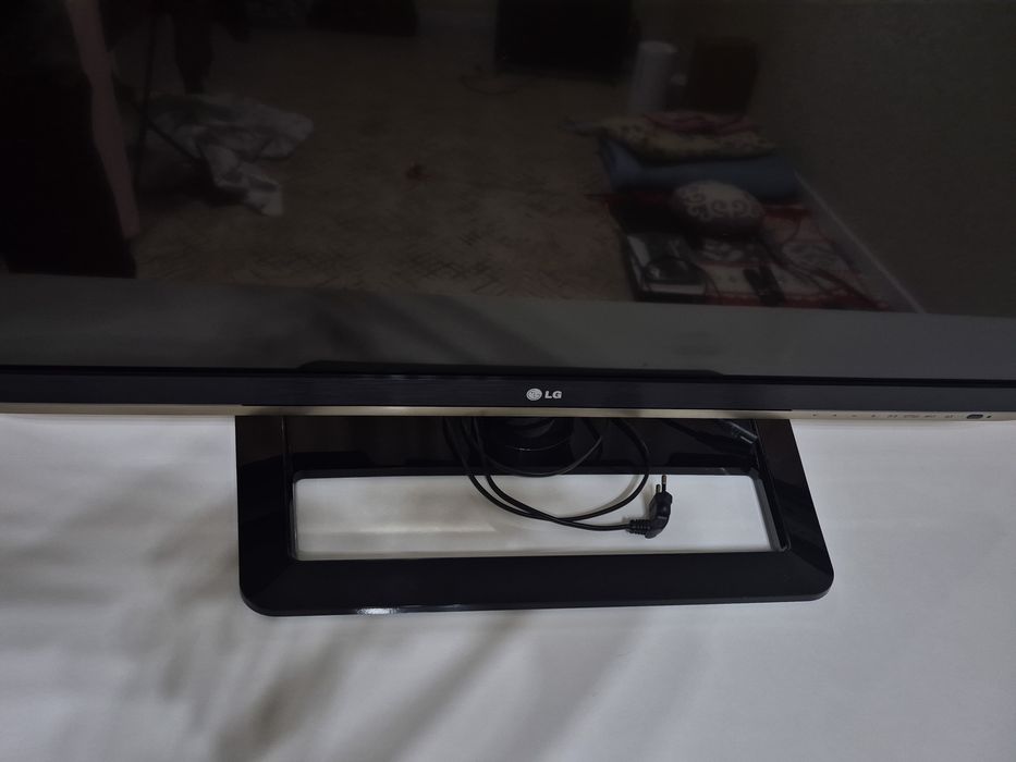 Продам телевизор LG 42LM580T
