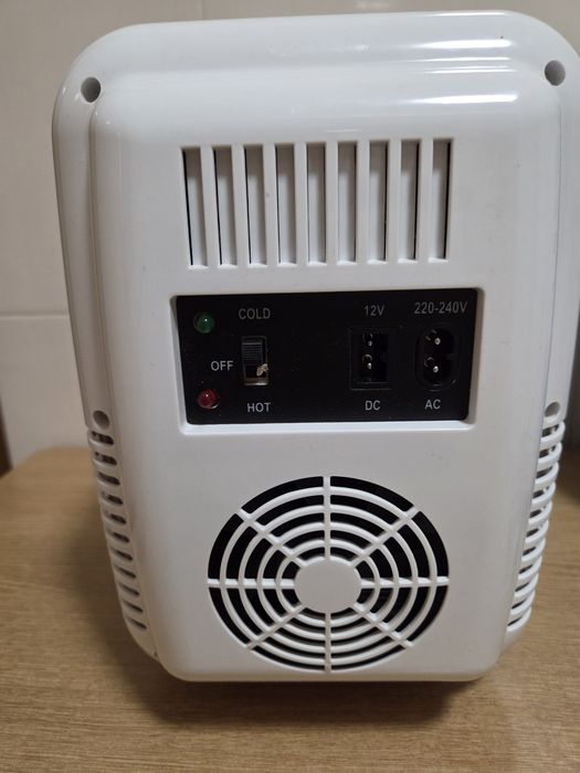 Мини хладилник YASHE Mini Fridge 4 литра 220V-12V DC Бял