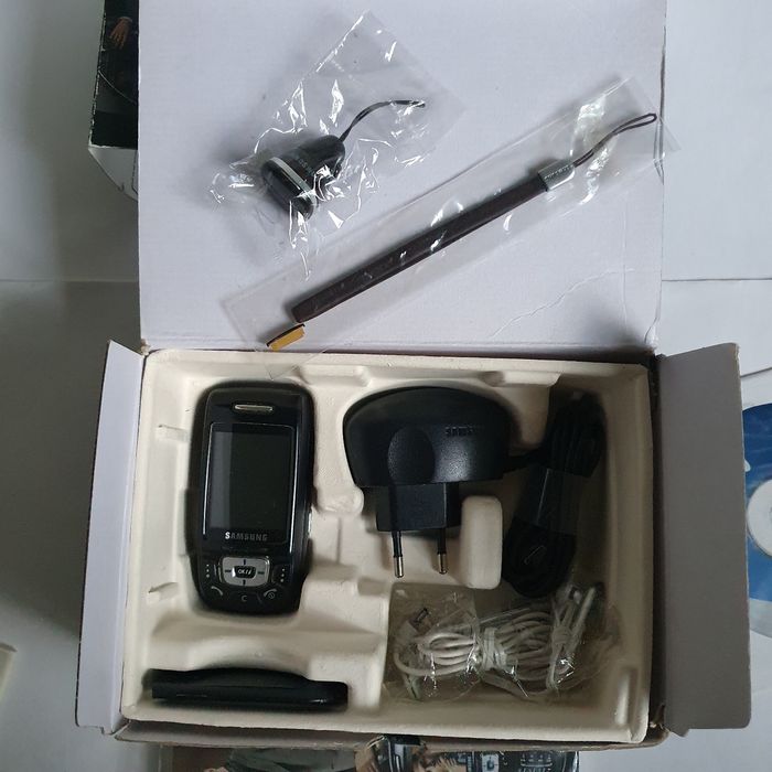 Самсунг D500 самсунг S500