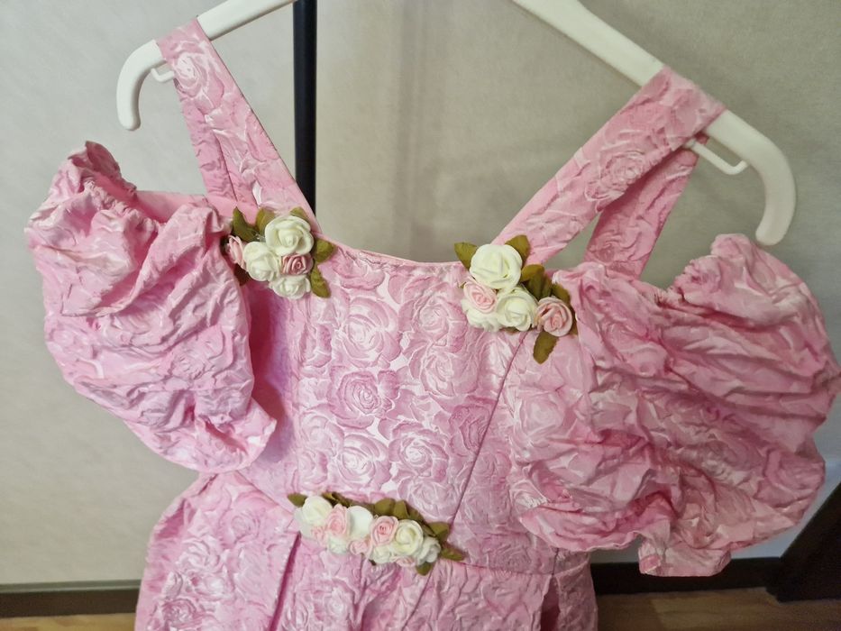 Платье нарядное на девочку