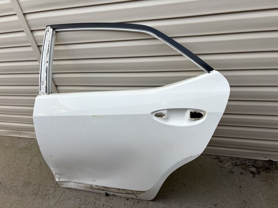 Задний левый дверь тойота королла е180