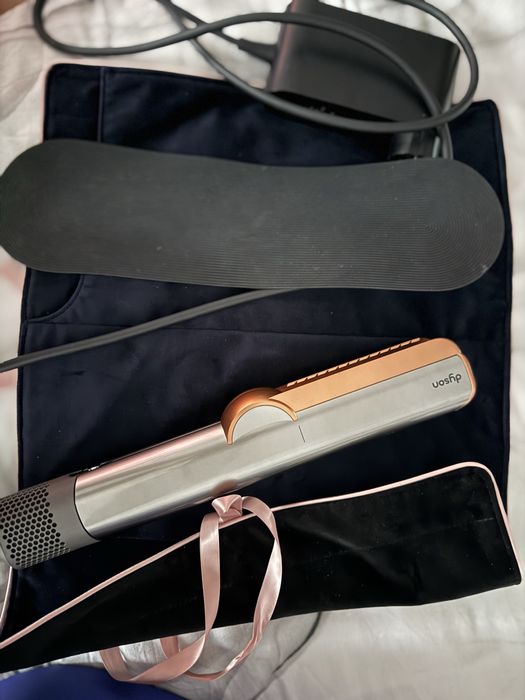 Dyson Airwrap + Airstrait