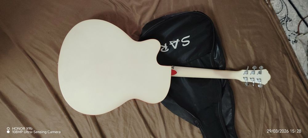 Gitara sotiladi holati zo'r