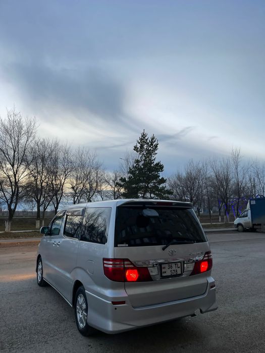 Автомашина Тойота Алфард