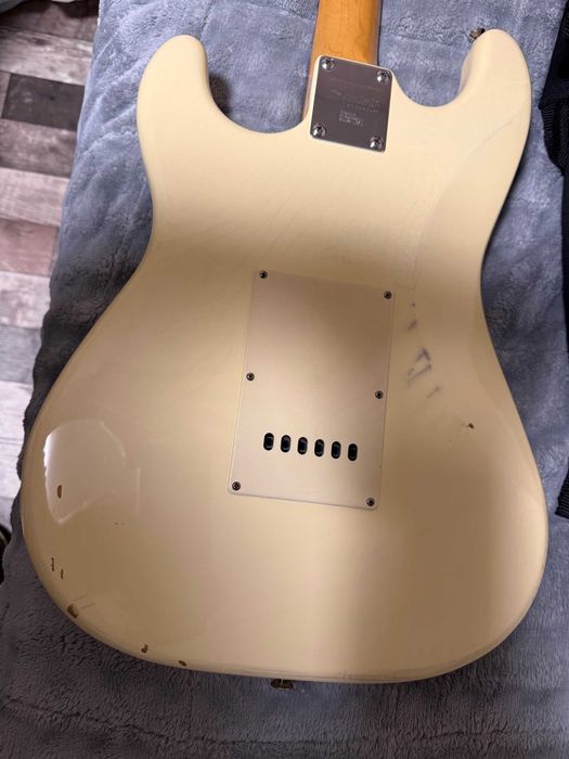 Fender Stratocaster Squier -20 юбилей на Fender