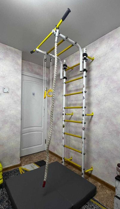 Шведская стенка (лестница) с матом