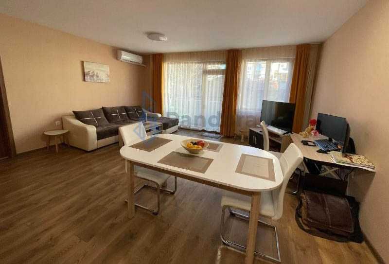 Двустаен апартамент под наем в Центъра