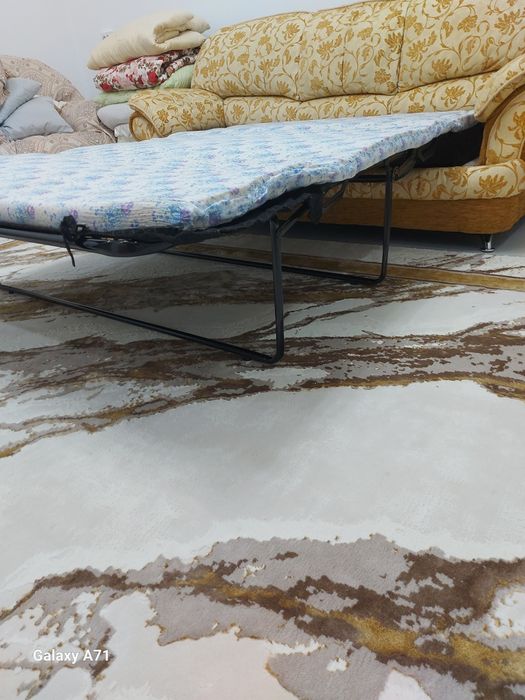 Диван раскладушка  с двумя креслами б/у