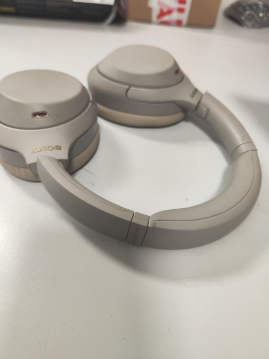 Casti over ear Sony WM-XM4