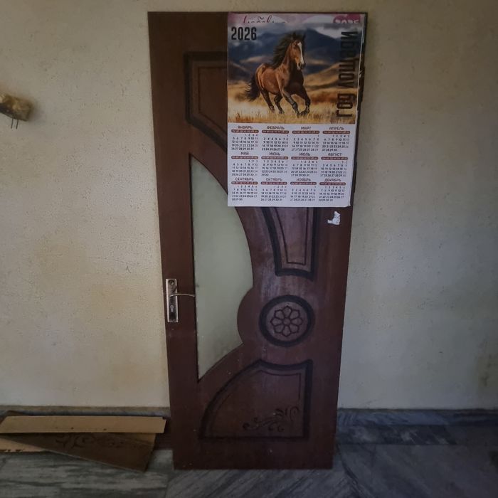 Продаётся дверь межкомнатная со стеклом