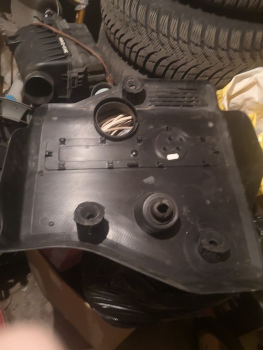 Продавам капак над двигателя,Поло (6н2) 1999-2001гд. 1.4 тди