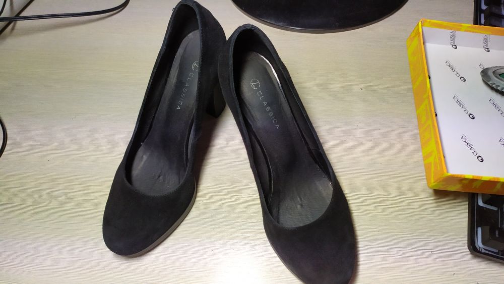 Продам женские туфли